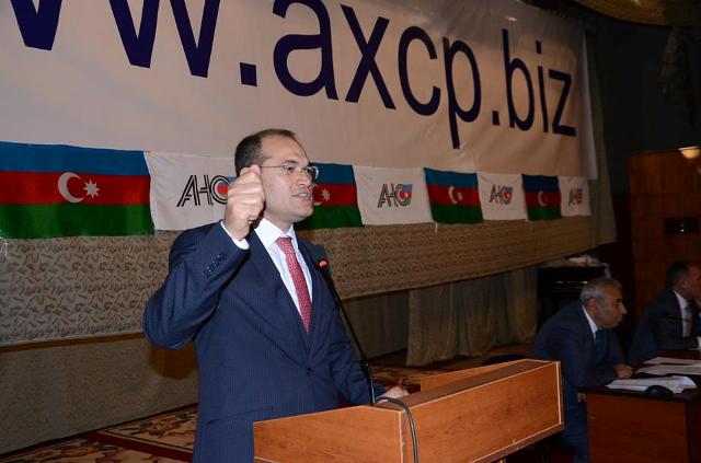 Razi Nurullayev AXCP-nin sədri seçildi - FOTOLAR, VİDEO